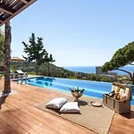 Villa Equinox